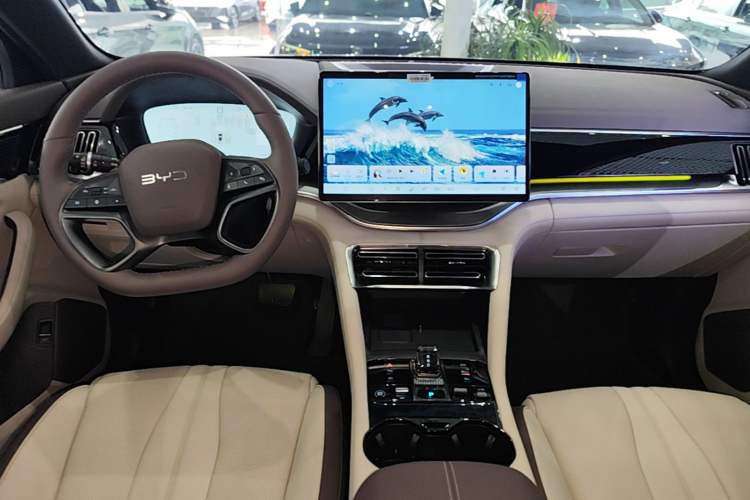 Used BYD Song PLUS New Energy 2025 DM-i Smart Drive 112KM Prestige Model Center Console