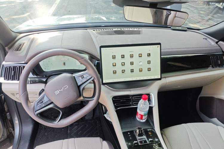 Used BYD Song PLUS New Energy 2025 DM-i Smart Drive 112KM Prestige Model Center Console