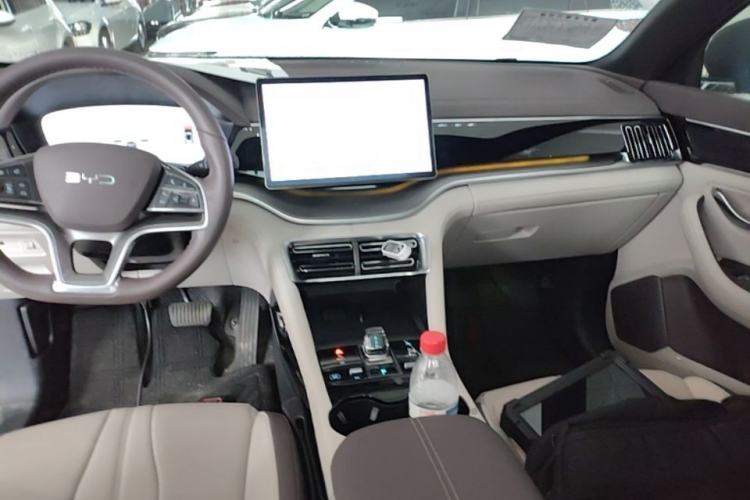 Used BYD Song PLUS New Energy 2025 DM-i 112KM Prestige Model Center Console