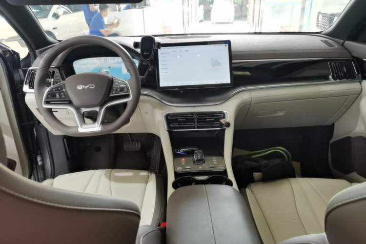 Used BYD Song PLUS New Energy 2025 DM-i 112KM Prestige Model Center Console