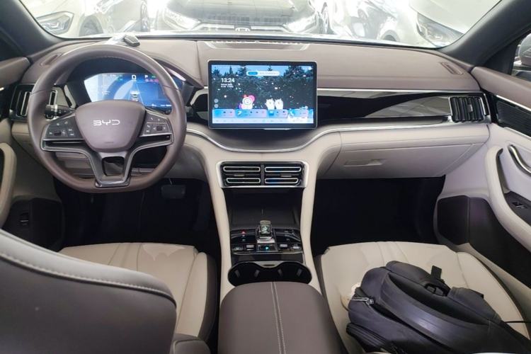 Used BYD Song PLUS New Energy 2025 EV 520km Luxury Version Center Console