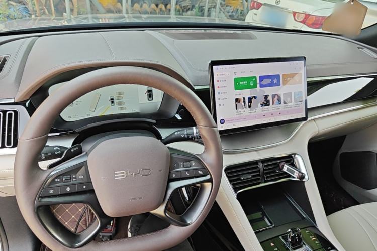 Used BYD Song PLUS New Energy 2025 EV Intelligent Driving Edition 520km Luxury Model Center Console