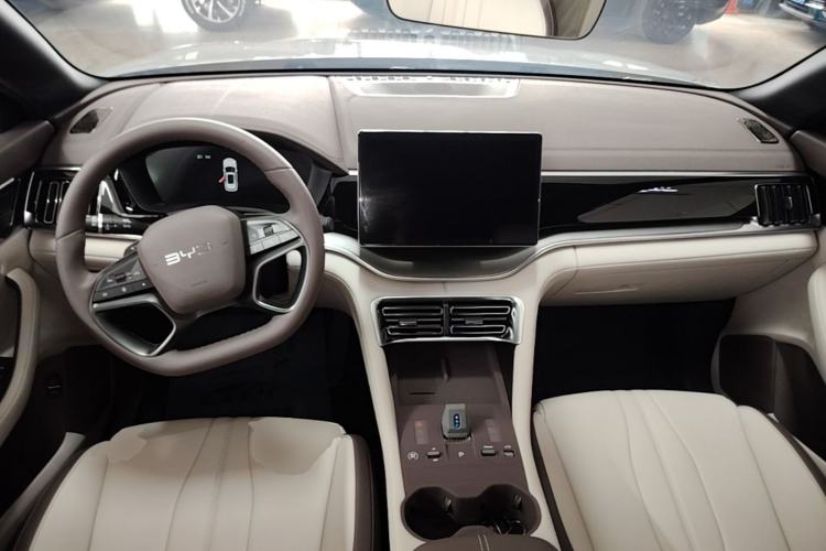 Used BYD Song PLUS New Energy 2025 EV Intelligent Driving Edition 520km Luxury Model Center Console