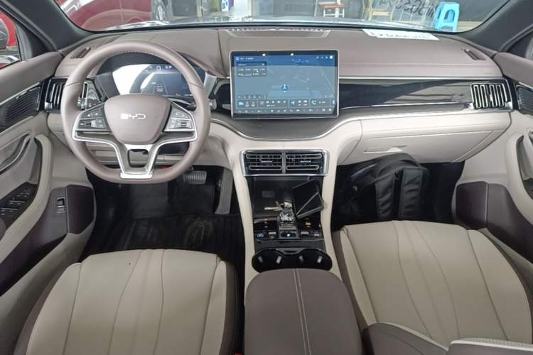 Used BYD Song PLUS New Energy 2025 DM-i 112KM Prestige Model Center Console