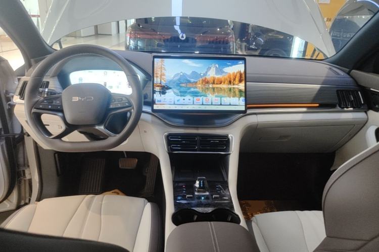 Used BYD Song PLUS New Energy 2025 DM-i Intelligent Driving 160KM Flagship Model Center Console