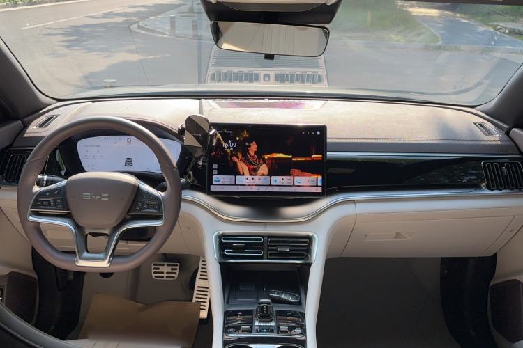 Used BYD Song PLUS New Energy 2025 DM-i 112KM Prestige Model Center Console