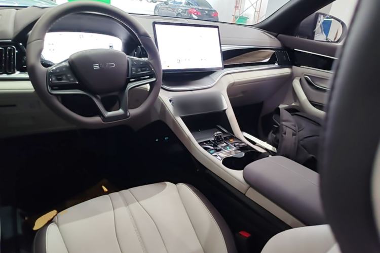 Used BYD Song PLUS New Energy 2025 EV 520km Luxury Version Center Console