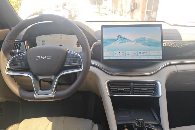 Used BYD Song PLUS New Energy 2025 DM-i 112KM Prestige Model Center Console