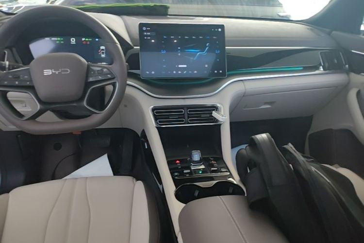 Used BYD Song PLUS New Energy 2025 DM-i Intelligent Driving 112KM Prestige Model Center Console