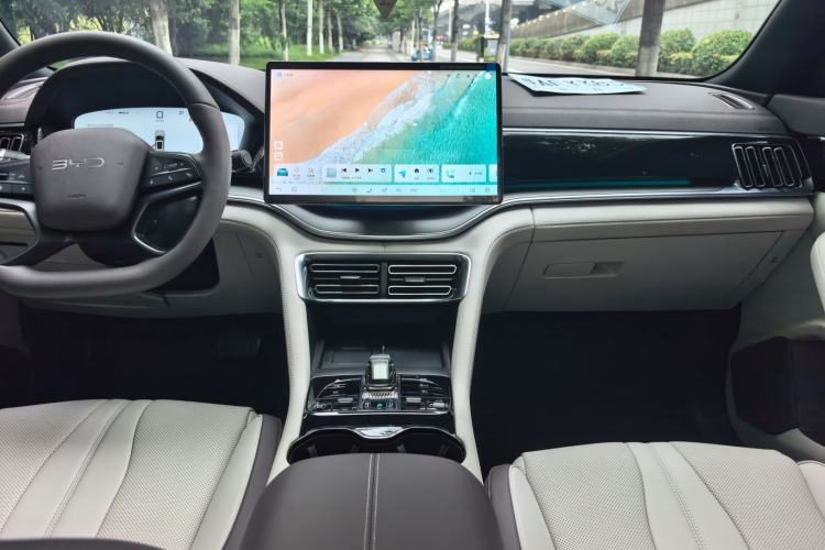 Used BYD Song PLUS New Energy 2025 DM-i Smart Drive 112KM Prestige Model Center Console