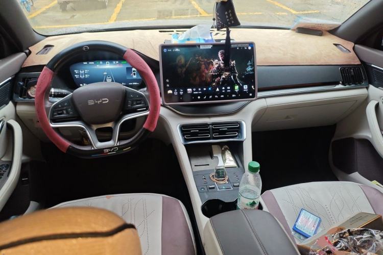 Used BYD Song PLUS New Energy 2025 EV with 605 km Range – Flagship Version Center Console