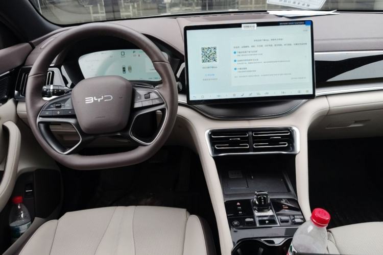 Used BYD Song PLUS New Energy 2025 EV with 605 km Range – Flagship Version Center Console