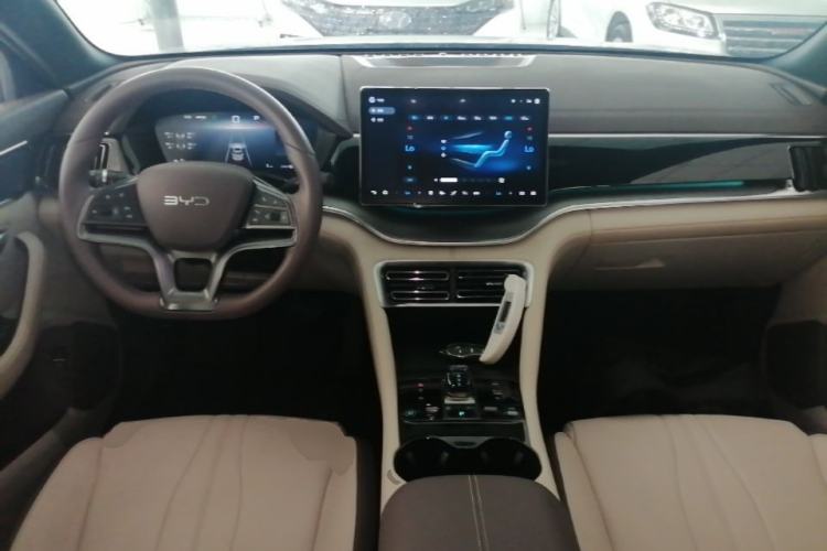 Used BYD Song PLUS New Energy 2025 DM-i 112KM Prestige Model Center Console