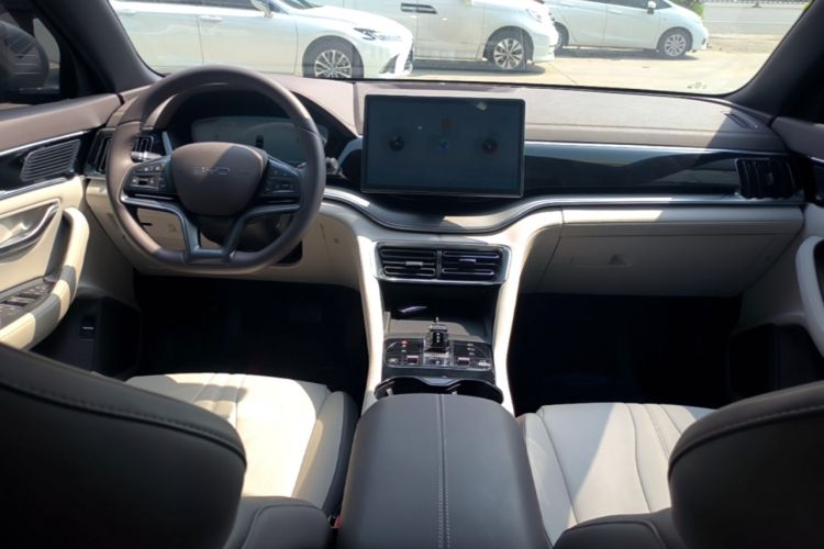 Used BYD Song PLUS New Energy 2025 DM-i 75KM Luxury Model Center Console