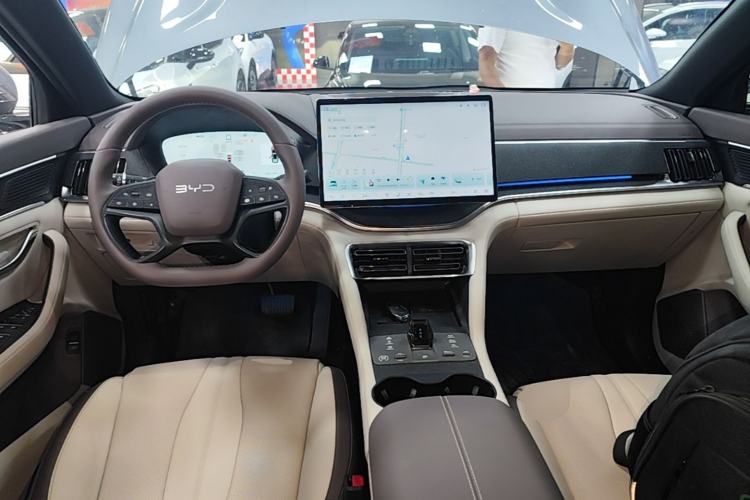 Used BYD Song PLUS New Energy 2025 DM-i Smart Drive 112KM Prestige Model Center Console