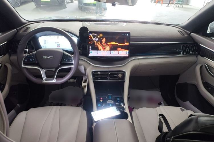 Used BYD Song PLUS New Energy 2025 DM-i 112KM Prestige Model Center Console
