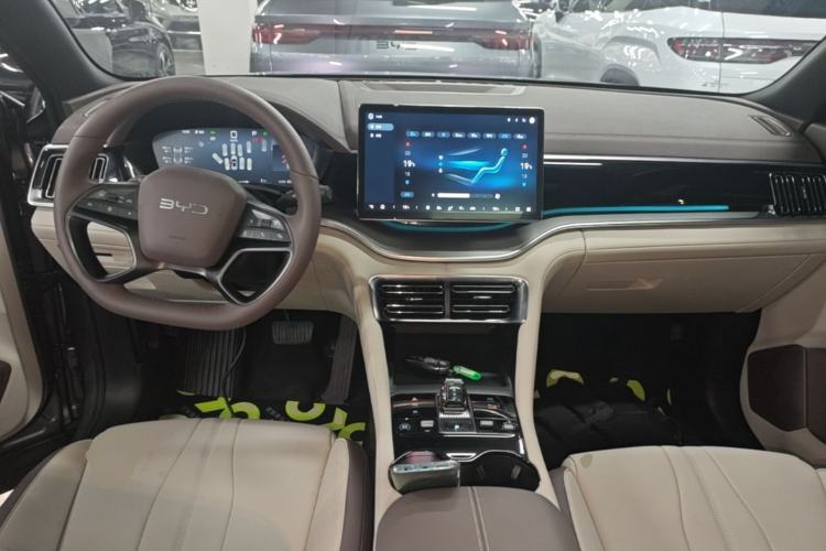 Used BYD Song PLUS New Energy 2025 DM-i Intelligent Driving 112KM Prestige Model Center Console