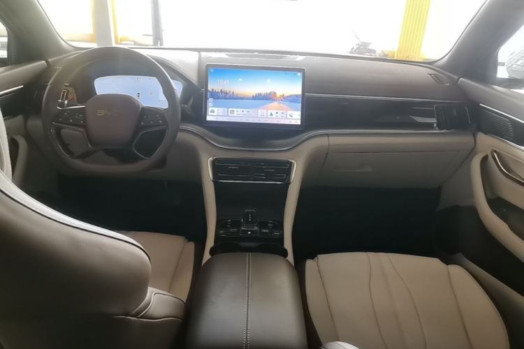 Used BYD Song PLUS New Energy 2025 EV Intelligent Driving Edition 520km Luxury Model Center Console
