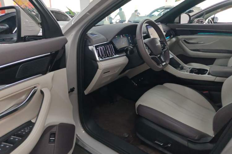 Used BYD Song PLUS New Energy 2025 DM-i 112KM Prestige Model Driver Seat