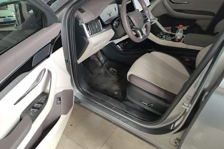 Used BYD Song PLUS New Energy 2025 DM-i 112KM Prestige Model Driver Seat