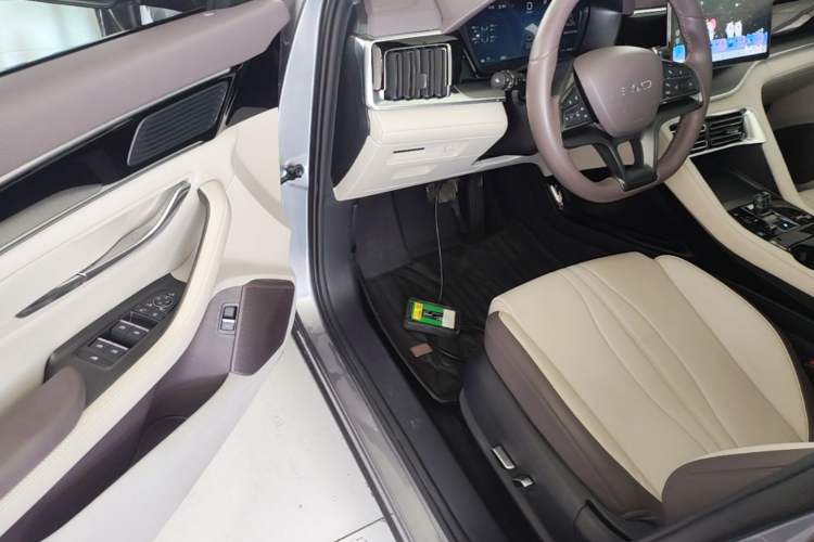 Used BYD Song PLUS New Energy 2025 EV 520km Luxury Version Driver Seat