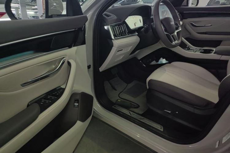 Used BYD Song PLUS New Energy 2025 DM-i 160KM Flagship Model Driver Seat
