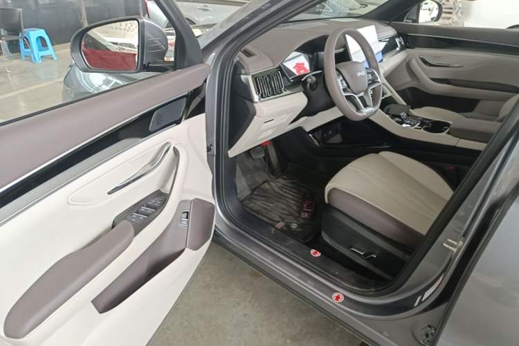 Used BYD Song PLUS New Energy 2025 DM-i 112KM Prestige Model Driver Seat