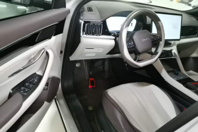 Used BYD Song PLUS New Energy 2025 DM-i Smart Drive 112KM Prestige Model Driver Seat
