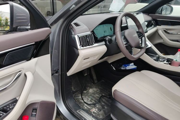 Used BYD Song PLUS New Energy 2025 EV with 605 km Range – Flagship Version Driver Seat
