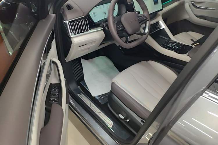 Used BYD Song PLUS New Energy 2025 DM-i Intelligent Driving 160KM Flagship Model Driver Seat
