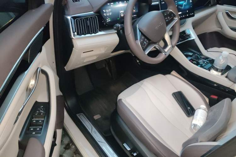 Used BYD Song PLUS New Energy 2025 DM-i 160KM Flagship Model Driver Seat