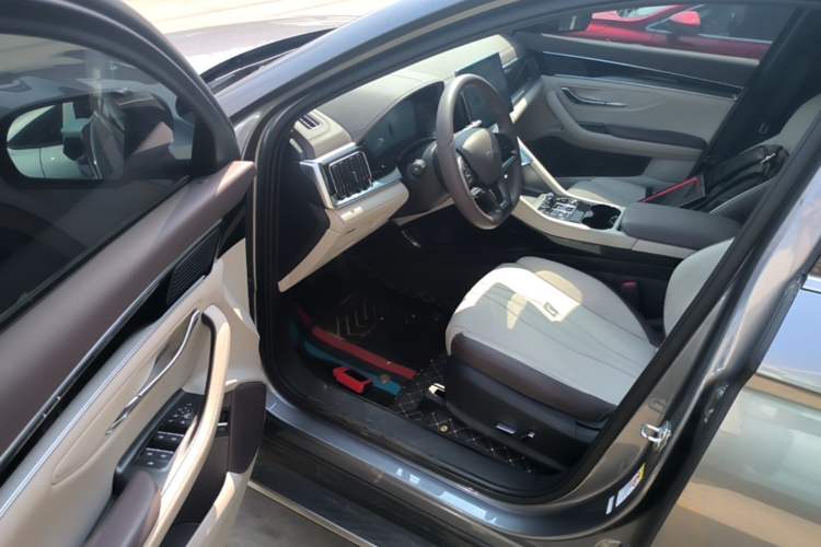 Used BYD Song PLUS New Energy 2025 DM-i 75KM Luxury Model Driver Seat