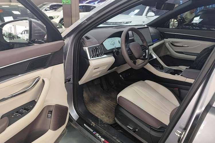 Used BYD Song PLUS New Energy 2025 DM-i Smart Drive 112KM Prestige Model Driver Seat