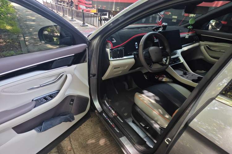 Used BYD Song PLUS New Energy 2025 DM-i Smart Drive 112KM Prestige Model Driver Seat