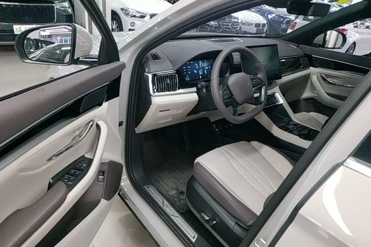 Used BYD Song PLUS New Energy 2025 DM-i Intelligent Driving 160KM Flagship Model Driver Seat