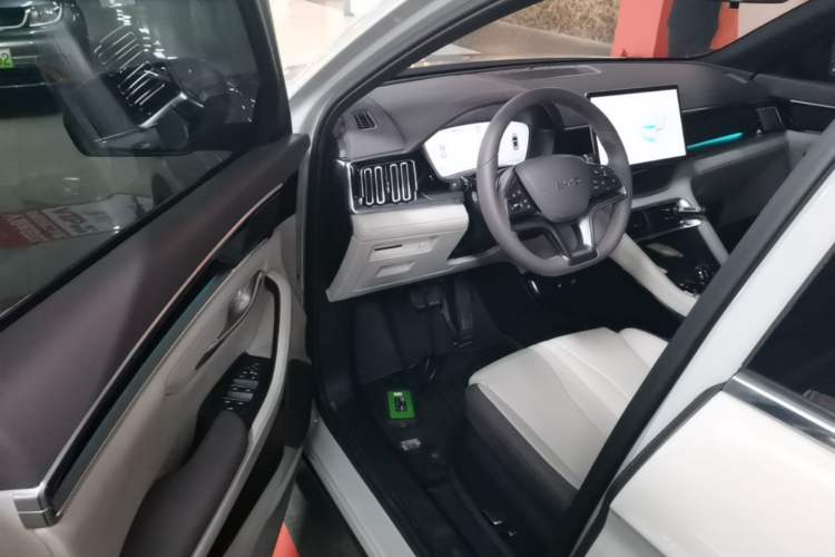 Used BYD Song PLUS New Energy 2025 DM-i 112KM Prestige Model Driver Seat