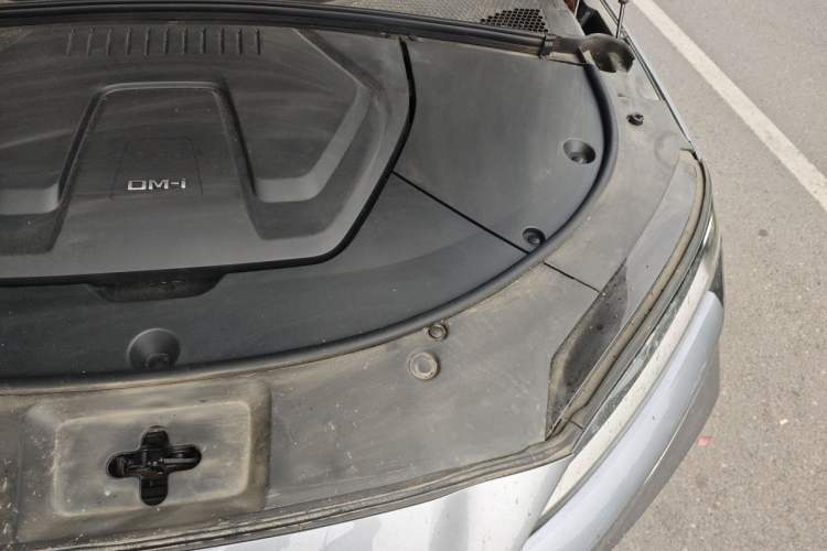 Used BYD Song PLUS New Energy 2025 DM-i 112KM Prestige Model Engine Bay Left