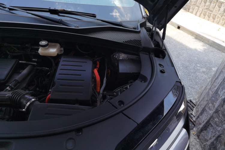 Used BYD Song PLUS New Energy 2025 DM-i 112KM Prestige Model Engine Bay Left