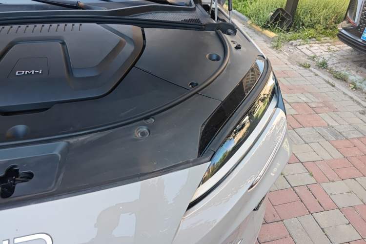 Used BYD Song PLUS New Energy 2025 DM-i 75KM Luxury Model Engine Bay Left