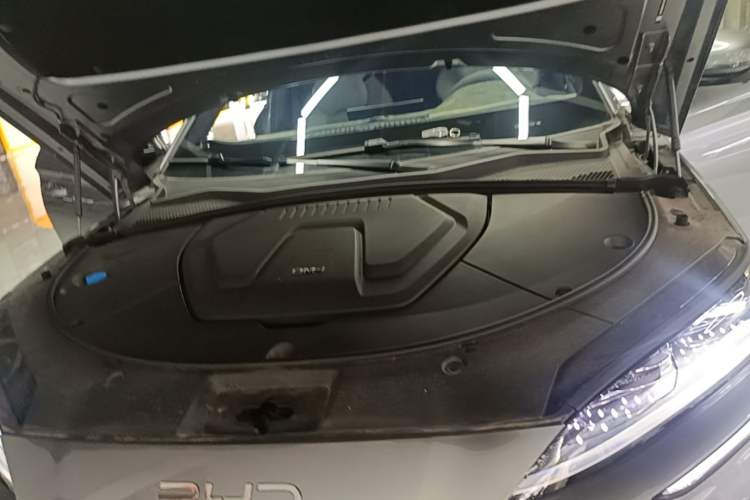 Used BYD Song PLUS New Energy 2025 DM-i 112KM Prestige Model Engine Bay