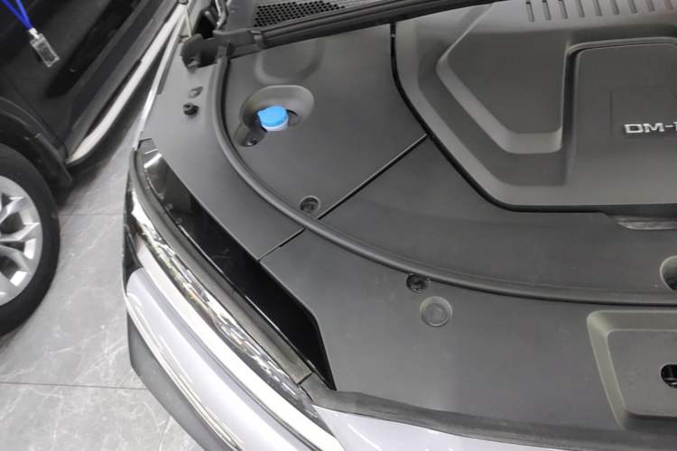 Used BYD Song PLUS New Energy 2025 DM-i 112KM Prestige Model Engine Bay Right