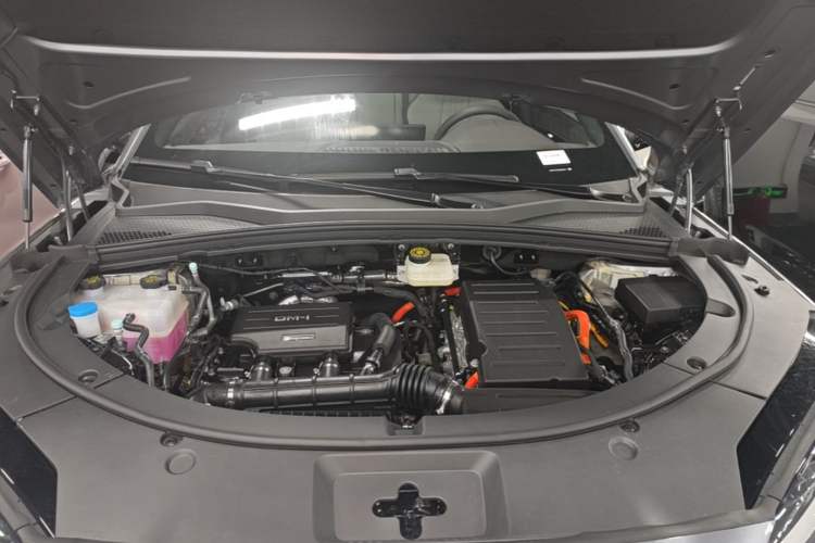 Used BYD Song PLUS New Energy 2025 DM-i Intelligent Driving 112KM Prestige Model Engine Bay