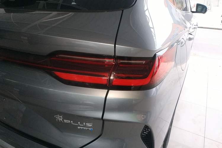 Used BYD Song PLUS New Energy 2025 EV Intelligent Driving Version 520km Premium Model Exterior 2