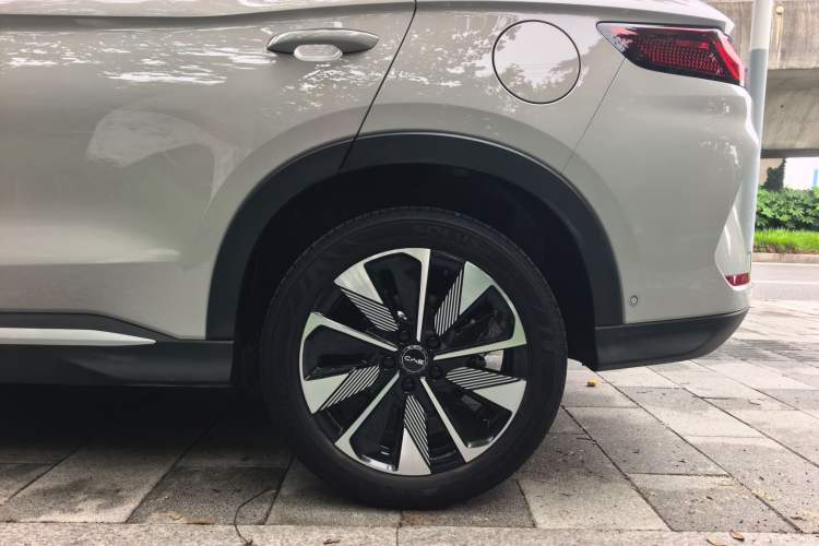Used BYD Song PLUS New Energy 2025 DM-i Smart Drive 112KM Prestige Model Exterior 3