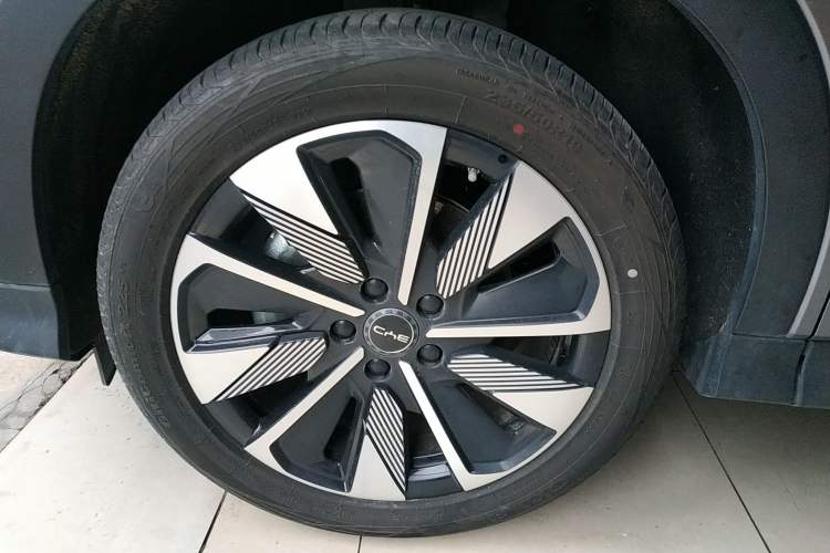 Used BYD Song PLUS New Energy 2025 EV Intelligent Driving Version 520km Premium Model Exterior 3