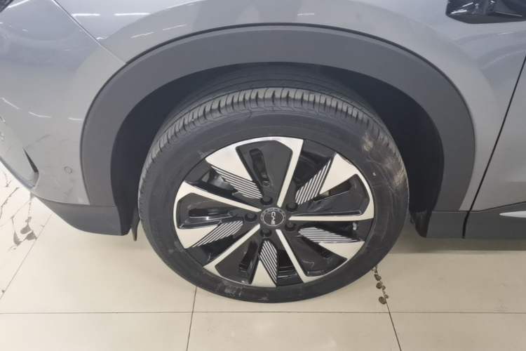 Used BYD Song PLUS New Energy 2025 EV Intelligent Driving Version 520km Premium Model Exterior 4