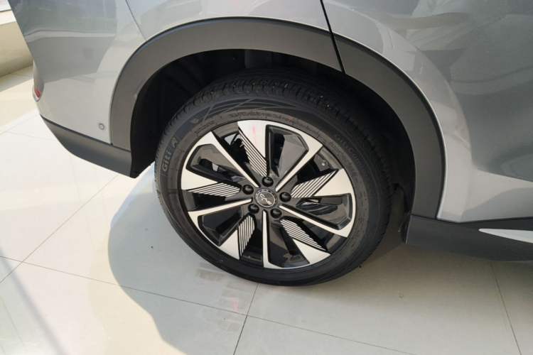 Used BYD Song PLUS New Energy 2025 EV Intelligent Driving Version 520km Premium Model Exterior 5