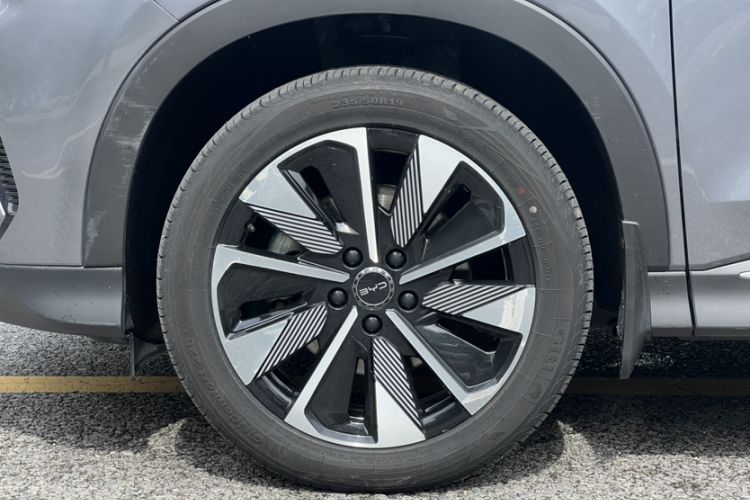 Used BYD Song PLUS New Energy 2025 EV 520km Premium Version Exterior 8
