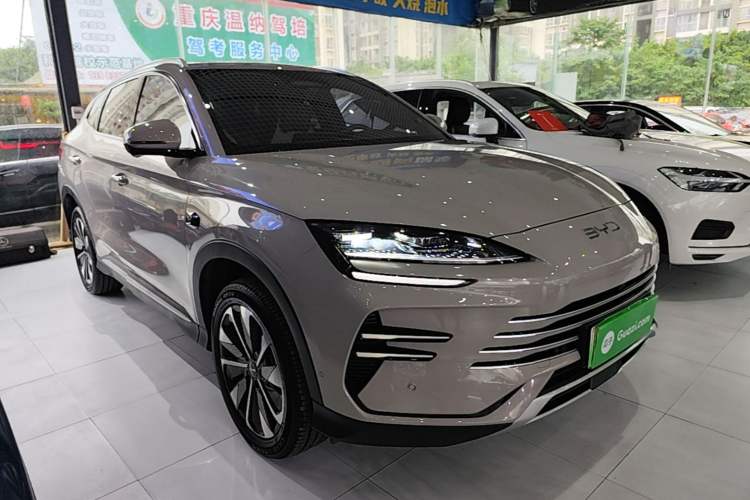 Used BYD Song PLUS New Energy 2025 DM-i Smart Drive 112KM Prestige Model Front Right 45 Deg