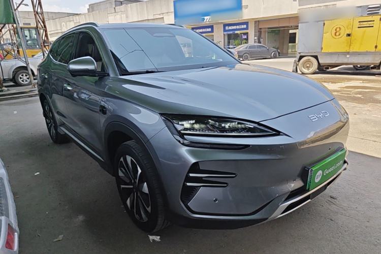 Used BYD Song PLUS New Energy 2025 EV Intelligent Driving Edition 520km Luxury Model Front Right 45 Deg